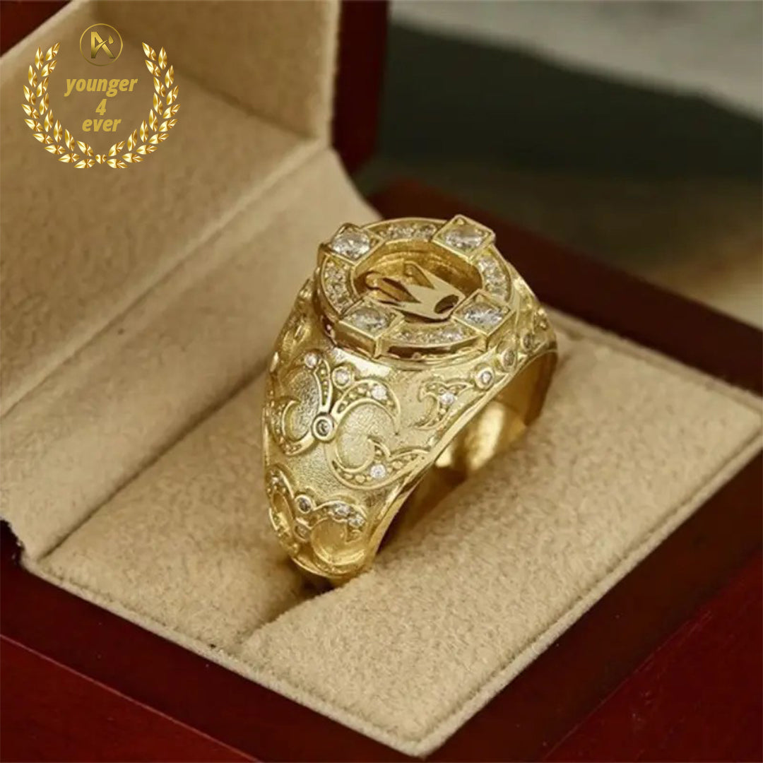 A stylish and luxurious 18K gold-plated geometric ring