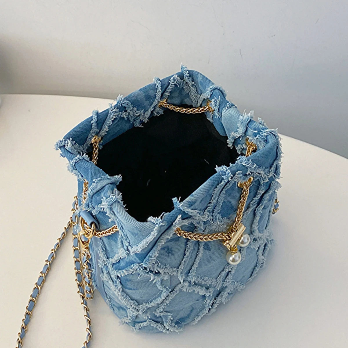 New Popular Diamond-Shaped Raw Edge Shoulder Bag Simple and Fashionable Messenger Bag Elegant and Versatile Daily Bucket Bag (061)