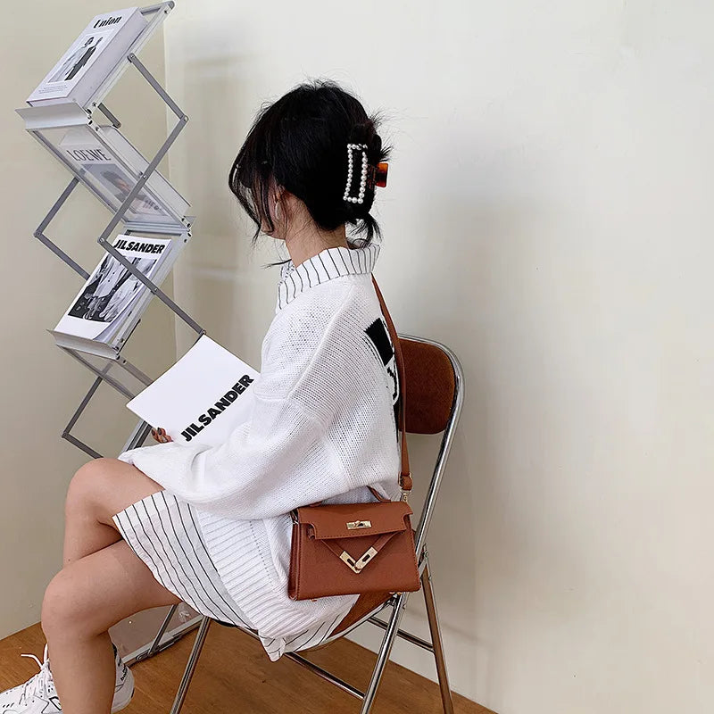 New Style Women'S Bag with Lock Closure Fashionable Women Bag Trendy Embossed Women'S Shoulder Bag Popular Crossbody Bag (054)