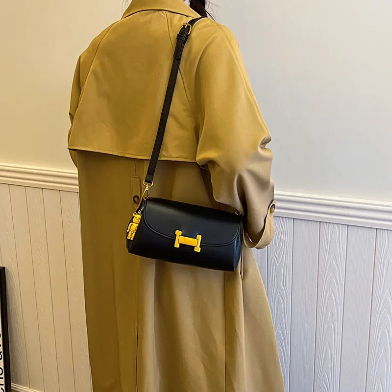 Small Handbag for Women in Spring 2025, Simple and Versatile Small Square Bag, Retro and Stylish Commuting Crossbody Bag (019)