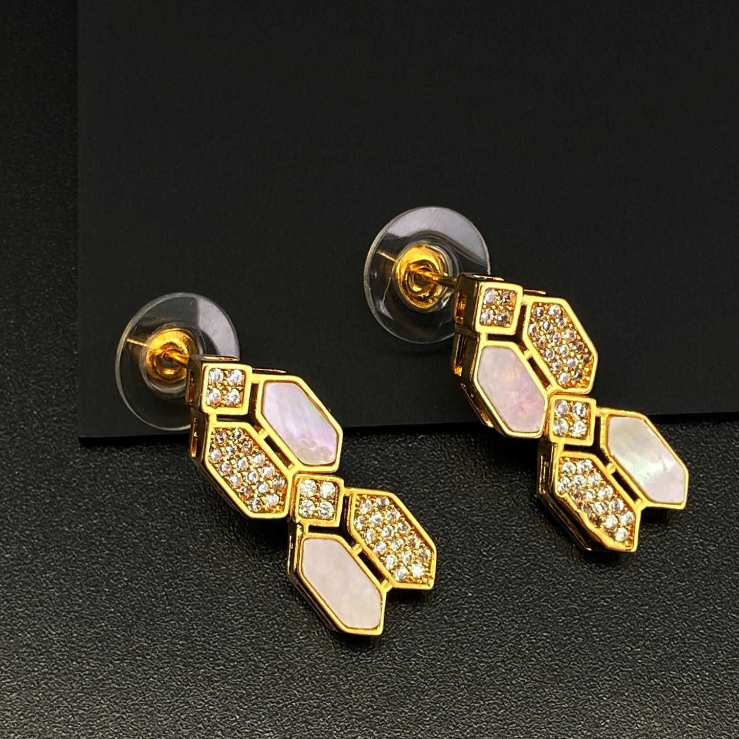 HY Hot Shell Electro Plated18K Gold Women'S 4-Piece Suit Neck Chain Earrings Bracelet Ring Wedding Party Gift Anniversary (067)