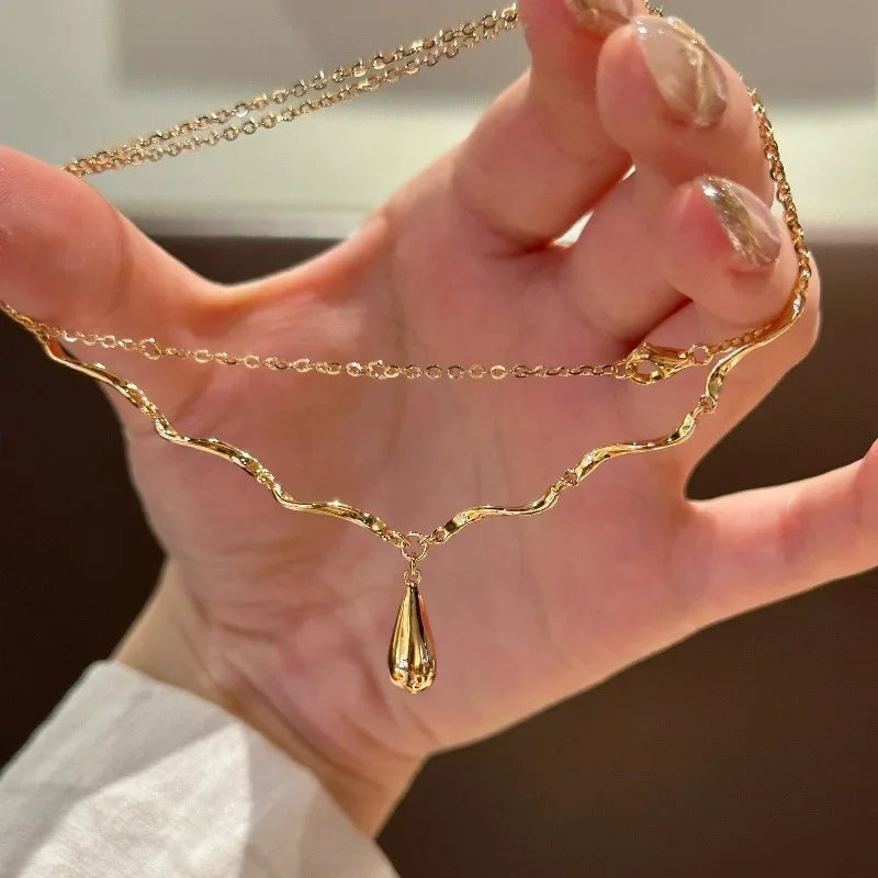 New in Vintage Glossy Water Droplet Necklaces Light Luxury Laziness High Quality Irregular Tassel Collar Chain Fine Jewelry (074)