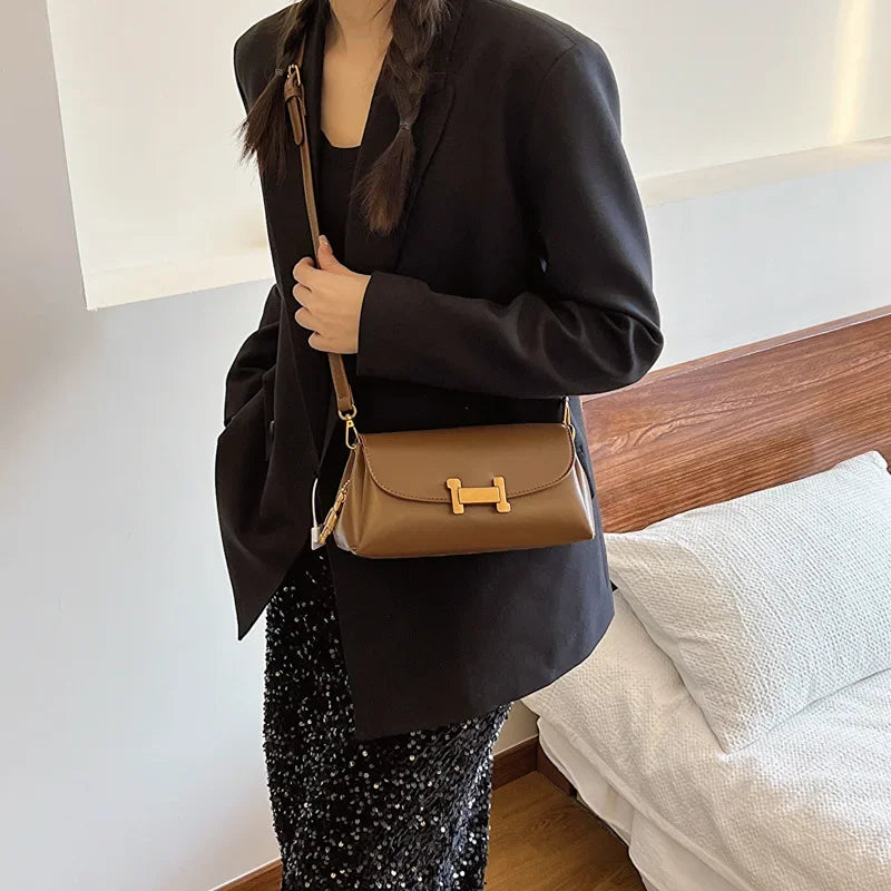 Small Handbag for Women in Spring 2025, Simple and Versatile Small Square Bag, Retro and Stylish Commuting Crossbody Bag (019)
