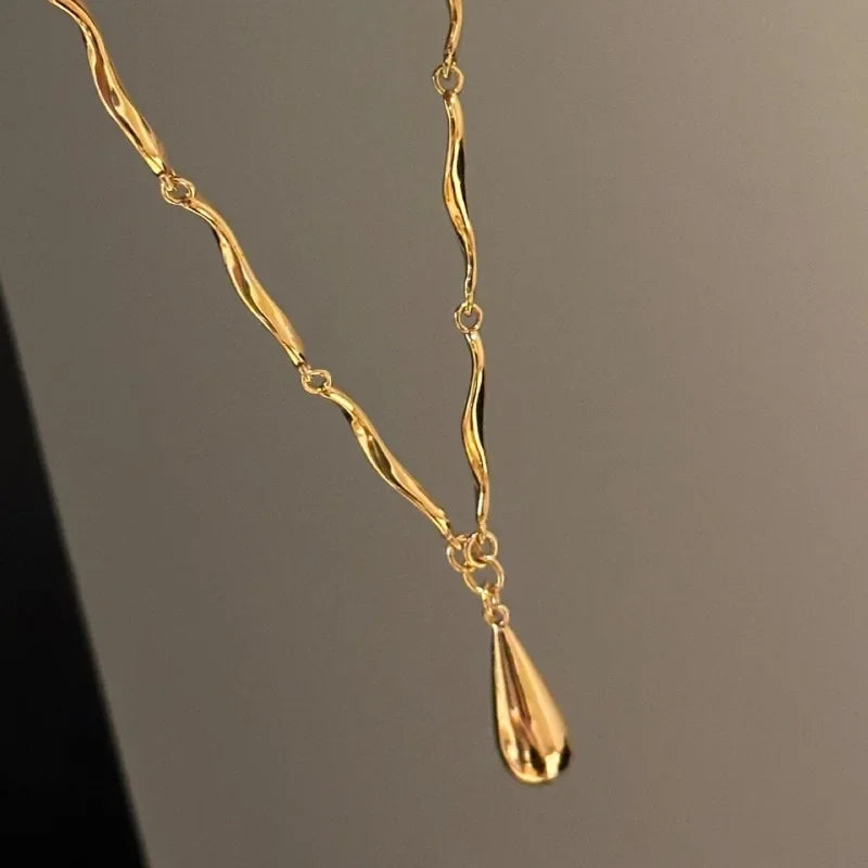 New in Vintage Glossy Water Droplet Necklaces Light Luxury Laziness High Quality Irregular Tassel Collar Chain Fine Jewelry (074)