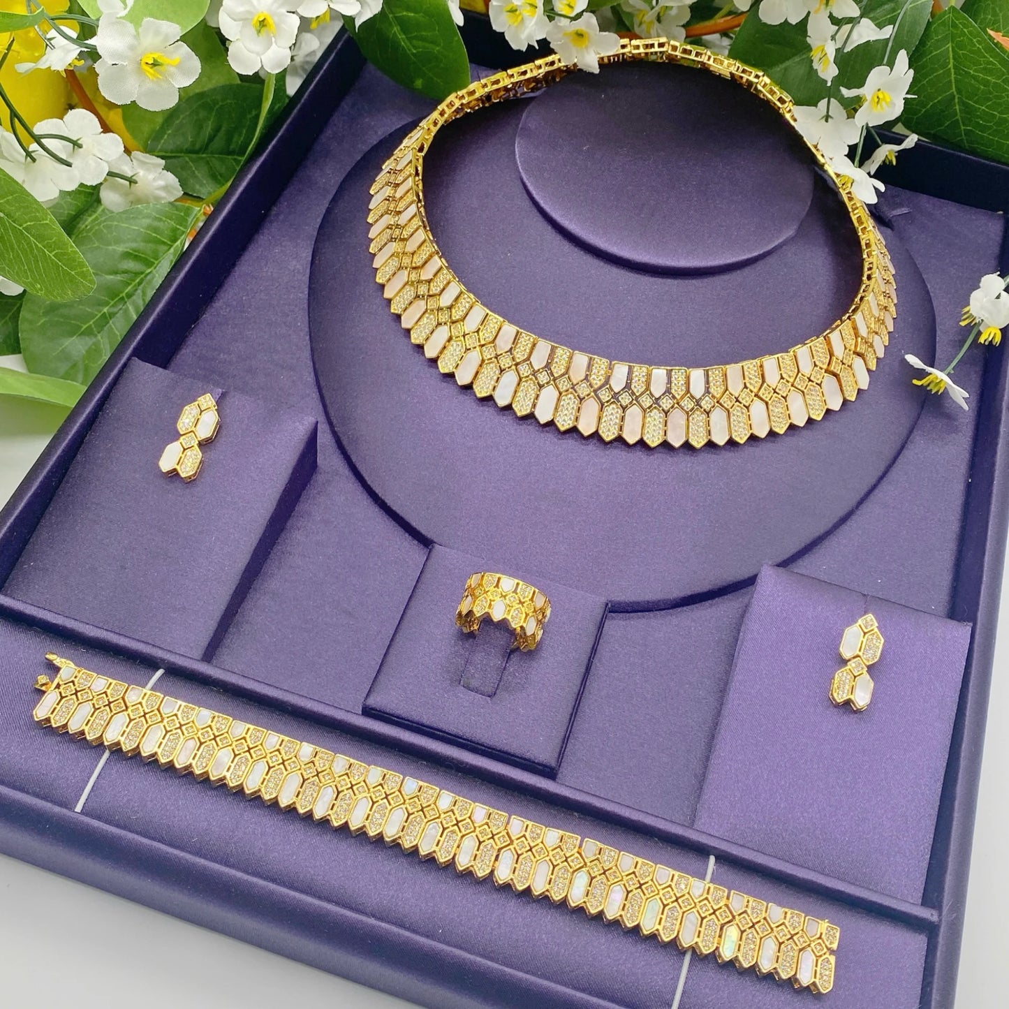 HY Hot Shell Electro Plated18K Gold Women'S 4-Piece Suit Neck Chain Earrings Bracelet Ring Wedding Party Gift Anniversary (067)