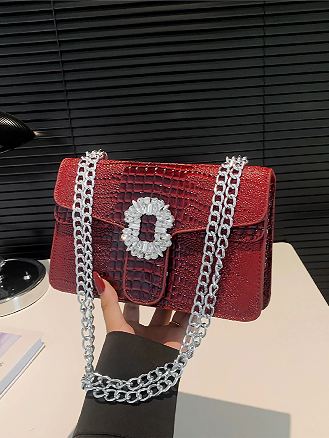 Crocodile Embossed Shoulder Bags for Women Flap PU Leather Fashion Rhinestone Decor Small Square Crossbody Bag Designer Handbag (016)