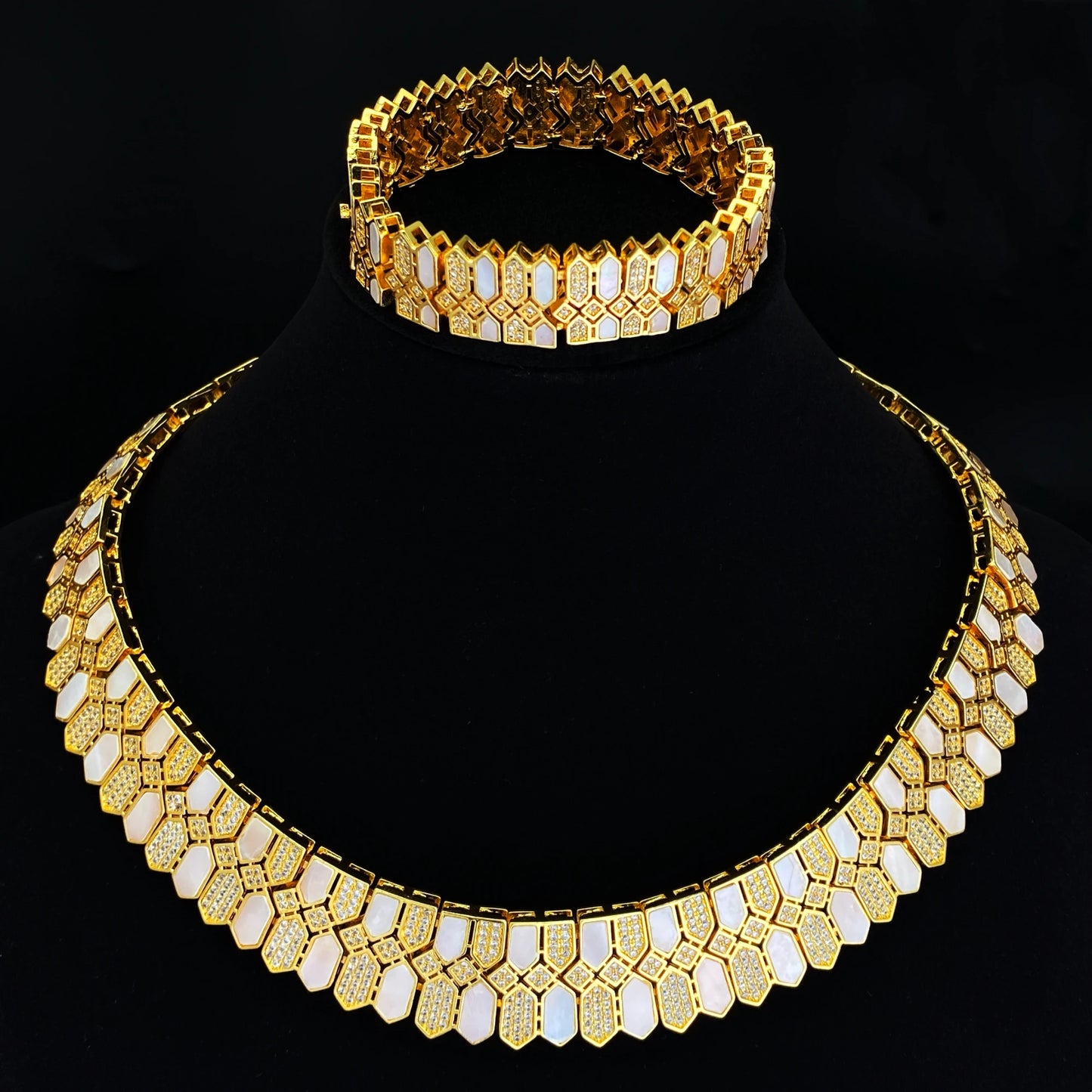 HY Hot Shell Electro Plated18K Gold Women'S 4-Piece Suit Neck Chain Earrings Bracelet Ring Wedding Party Gift Anniversary (067)