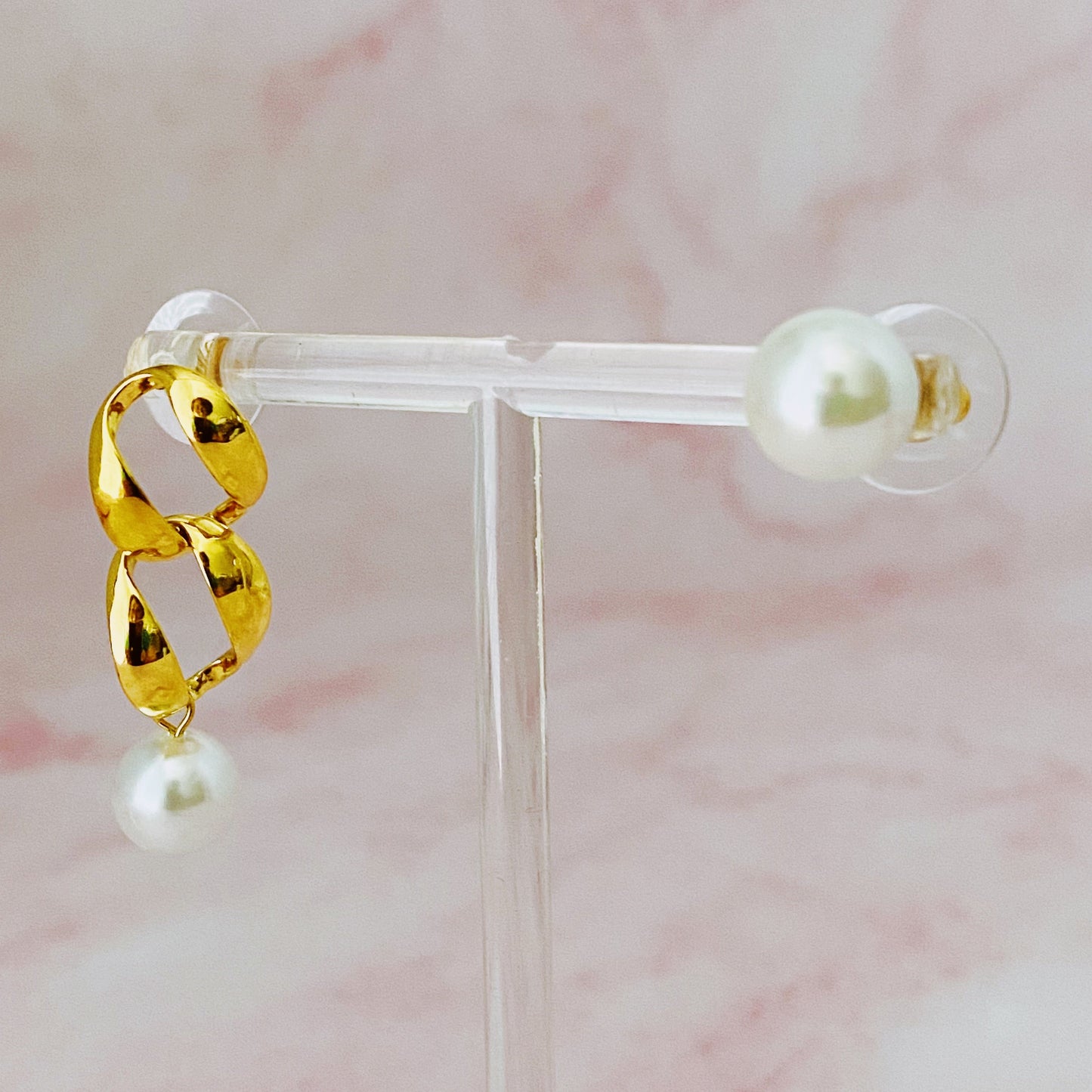 Unbalanced Hip Pearl Earrings