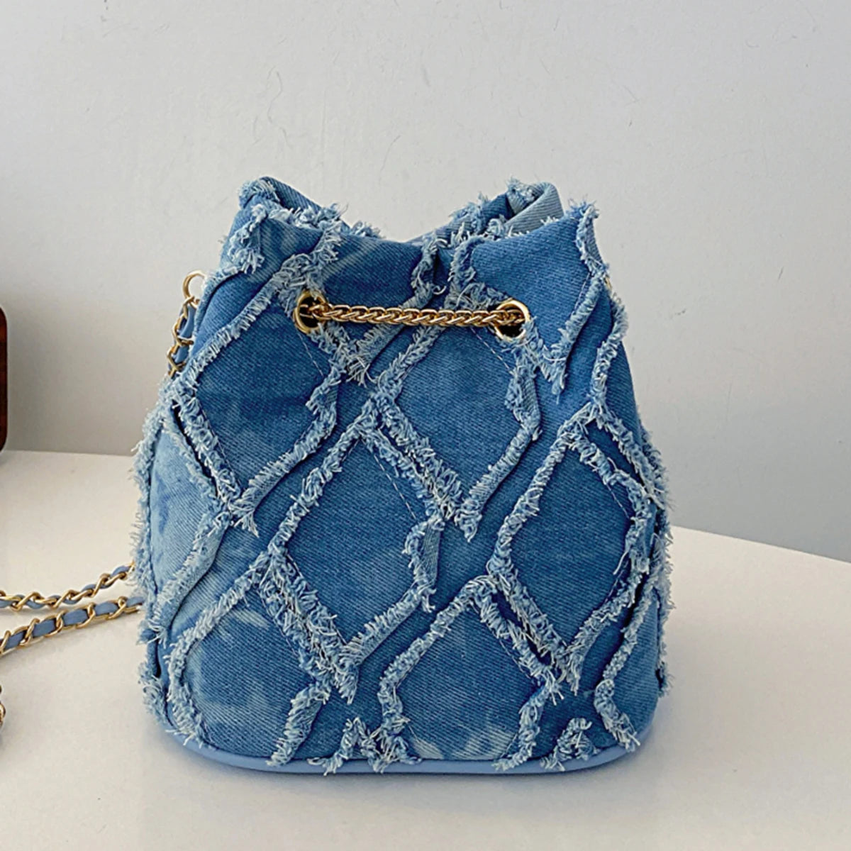 New Popular Diamond-Shaped Raw Edge Shoulder Bag Simple and Fashionable Messenger Bag Elegant and Versatile Daily Bucket Bag (061)