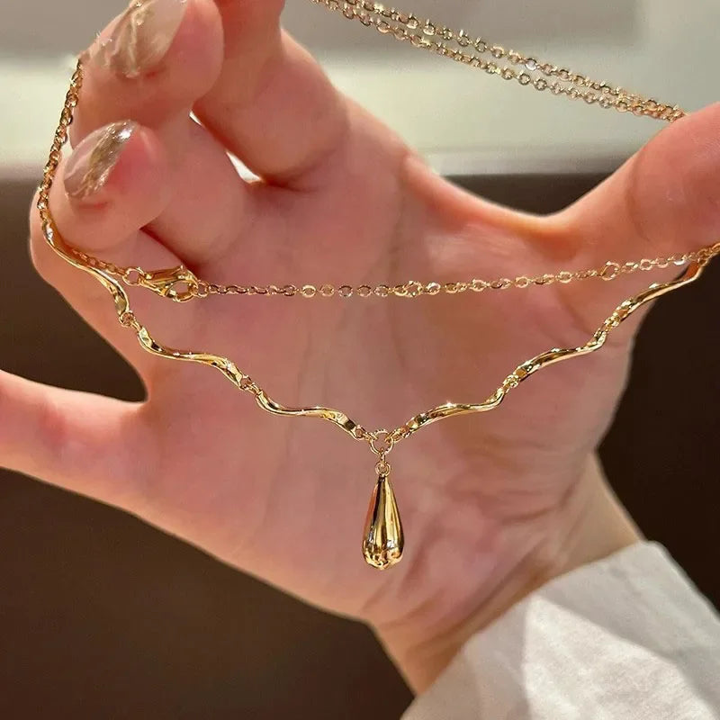 New in Vintage Glossy Water Droplet Necklaces Light Luxury Laziness High Quality Irregular Tassel Collar Chain Fine Jewelry (074)