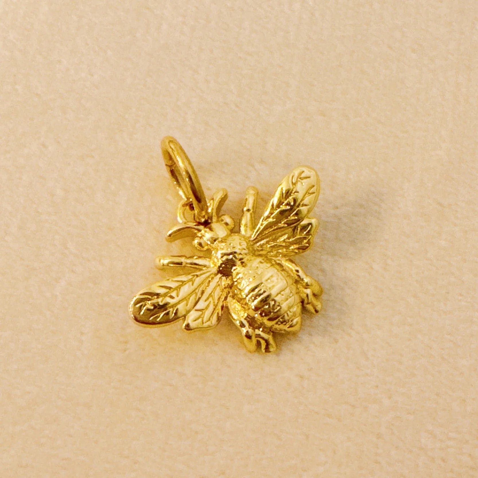 Bee the Queen Seamless Clip Charm