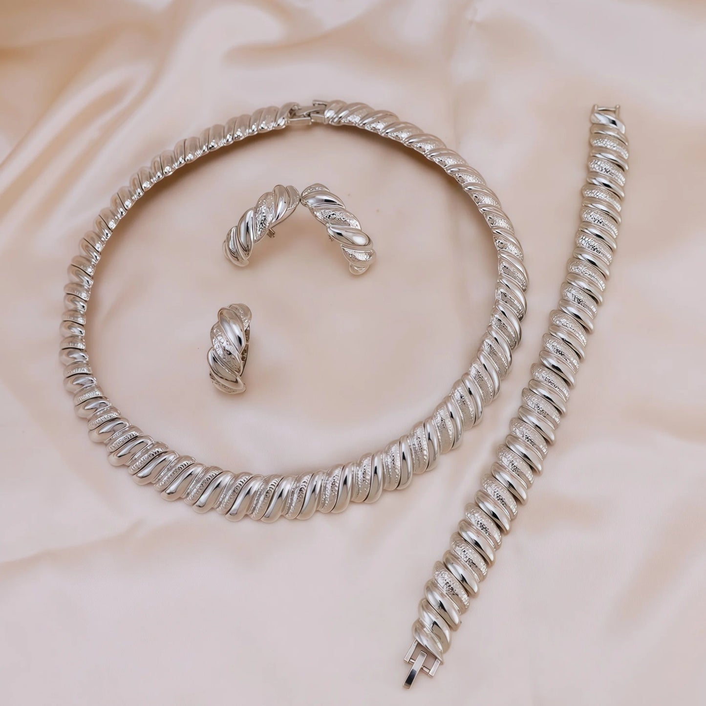 5Pcs Golden Vintage Necklace, Bracelet, Earrings, and Ring, a Jewelry Set for Women'S Wedding Brides (121)